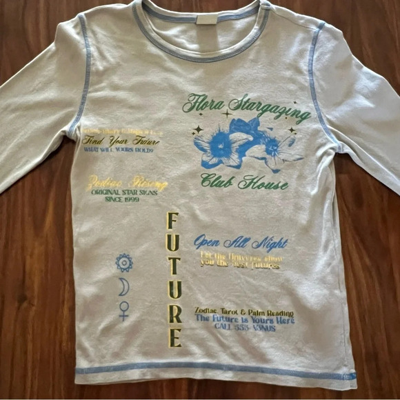 Urban Outfitters Floral Stargaze Clubhouse Long Sleeve Cropped Tee size small - Picture 2 of 12